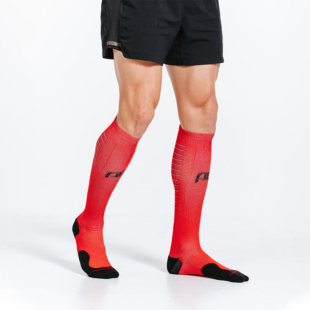 03102022_Knee-High_Compression_Socks_Marathon_Elite_Red_3.jpg